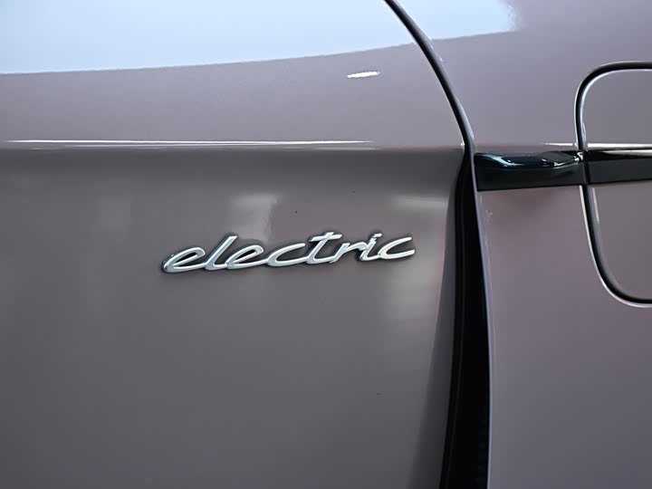 Фото 10 - Porsche Taycan