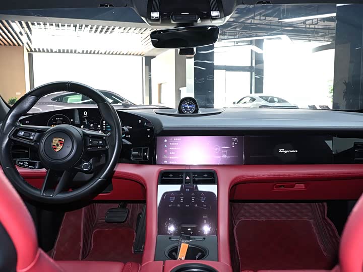 Фото 12 - Porsche Taycan