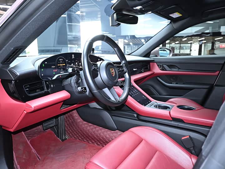 Фото 14 - Porsche Taycan