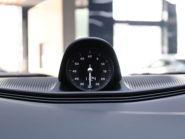 Фото 18 - Porsche Taycan