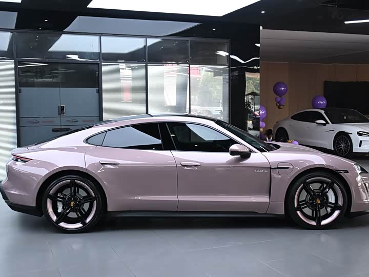 Фото 3 - Porsche Taycan