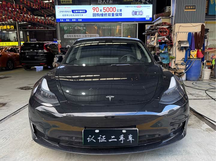 Фото 2 - Tesla Model 3