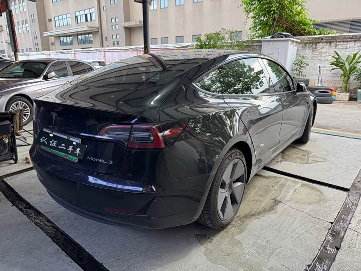 Фото 3 - Tesla Model 3