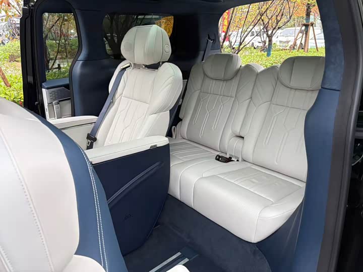 Фото 17 - Zeekr 009