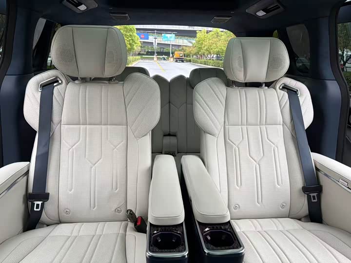 Фото 18 - Zeekr 009