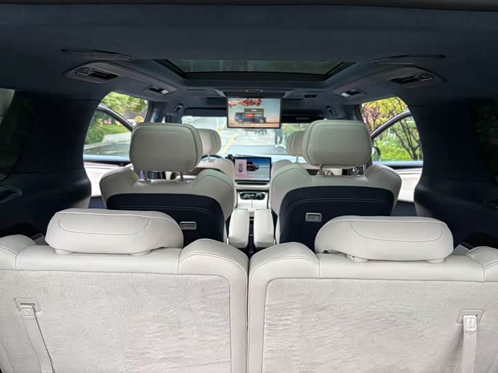 Фото 19 - Zeekr 009