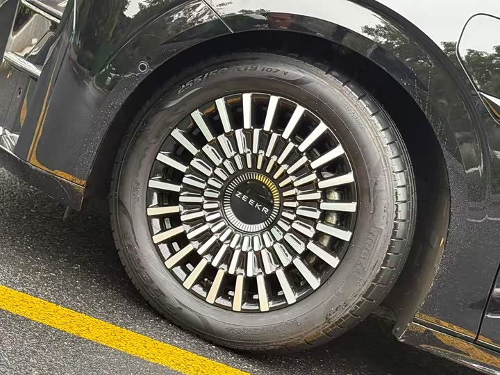 Фото 23 - Zeekr 009