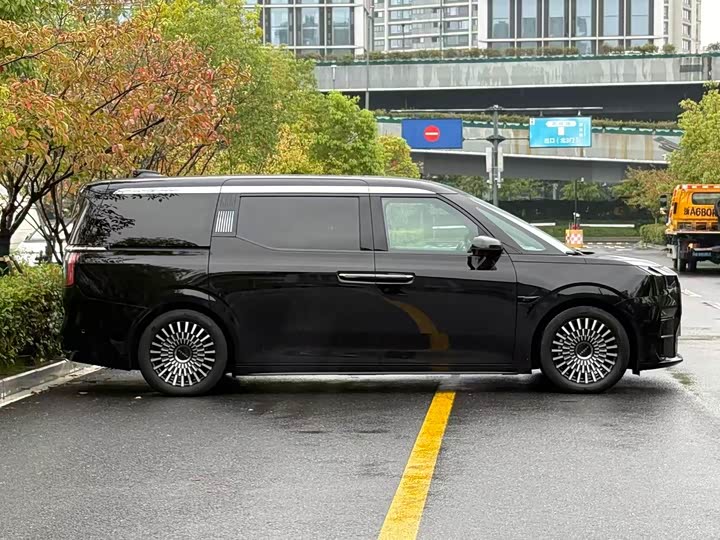 Фото 4 - Zeekr 009