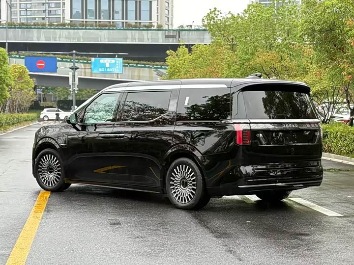 Фото 6 - Zeekr 009