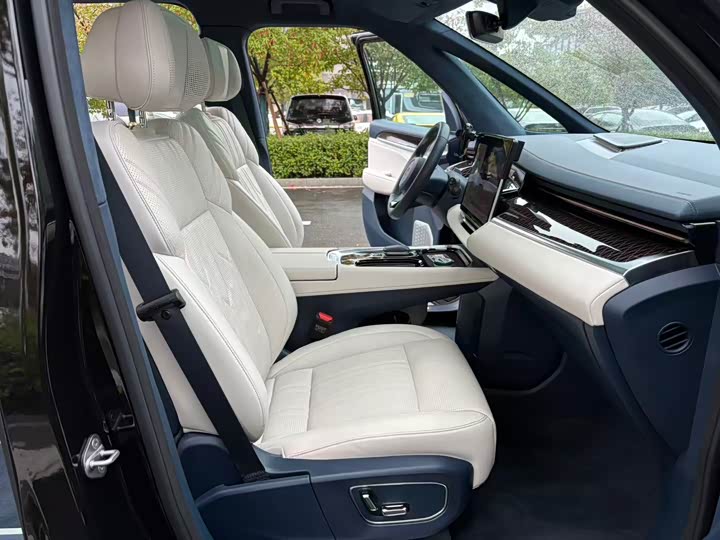 Фото 8 - Zeekr 009