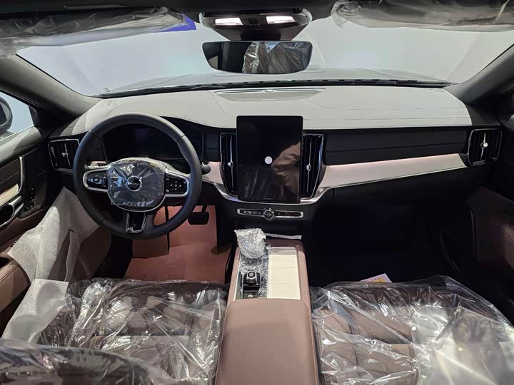 Фото 8 - Volvo S90