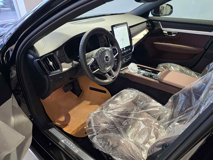 Фото 9 - Volvo S90