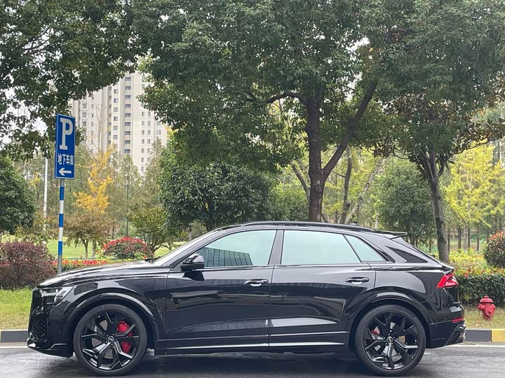 Фото 3 - Audi RS Q8