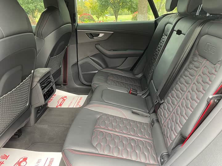 Фото 9 - Audi RS Q8