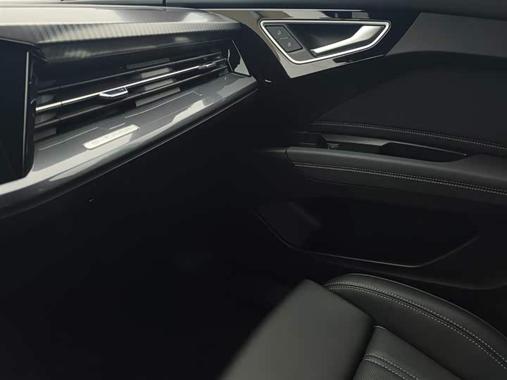 Фото 13 - Audi Q4 e-tron