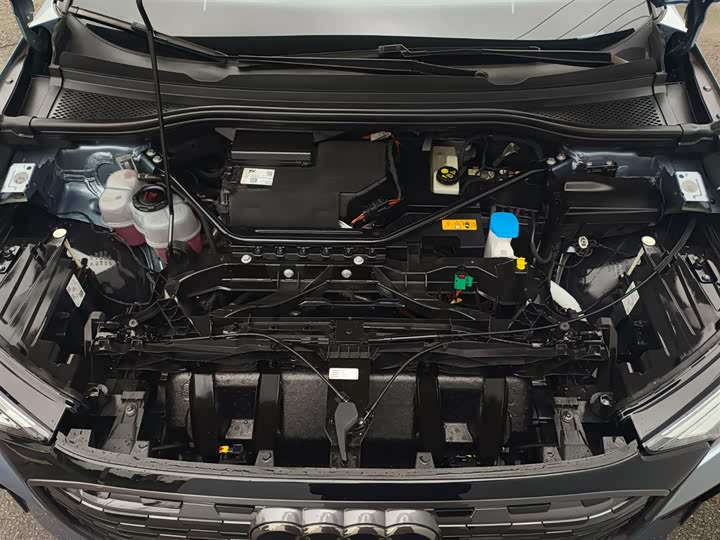 Фото 14 - Audi Q4 e-tron