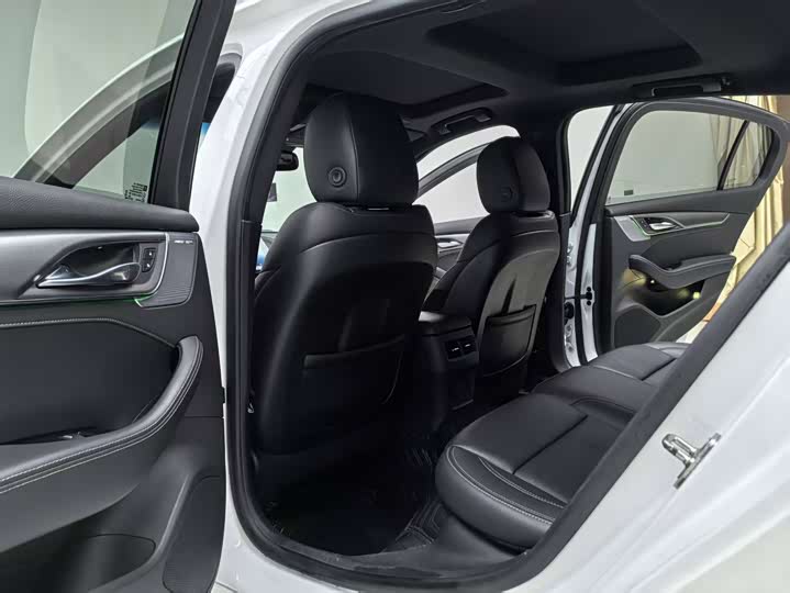 Фото 12 - Cadillac CT5