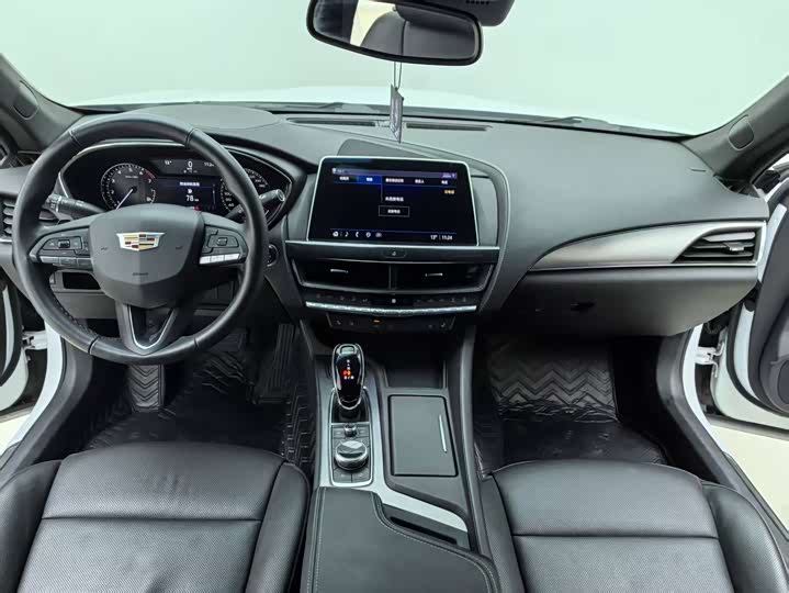 Фото 13 - Cadillac CT5