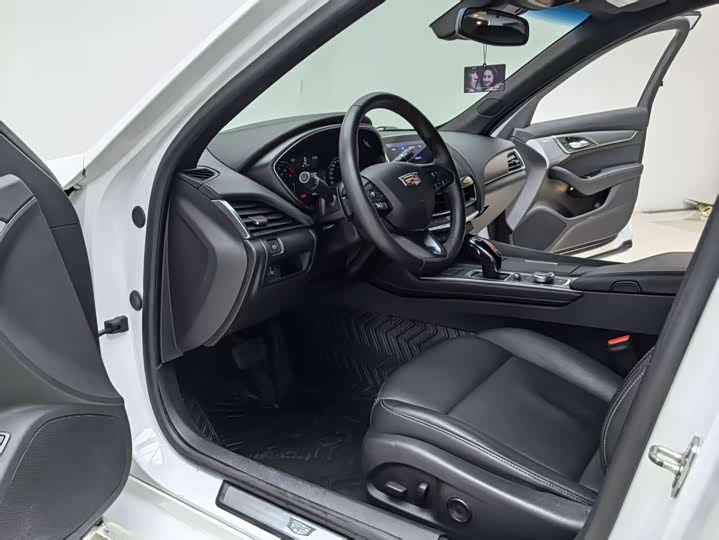 Фото 15 - Cadillac CT5