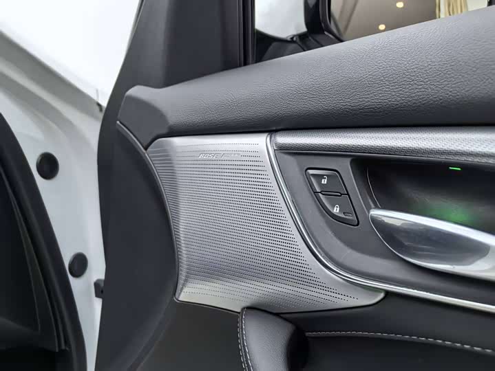 Фото 8 - Cadillac CT5