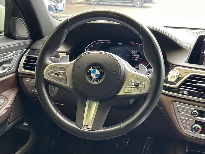 Фото 11 - BMW 7 Series