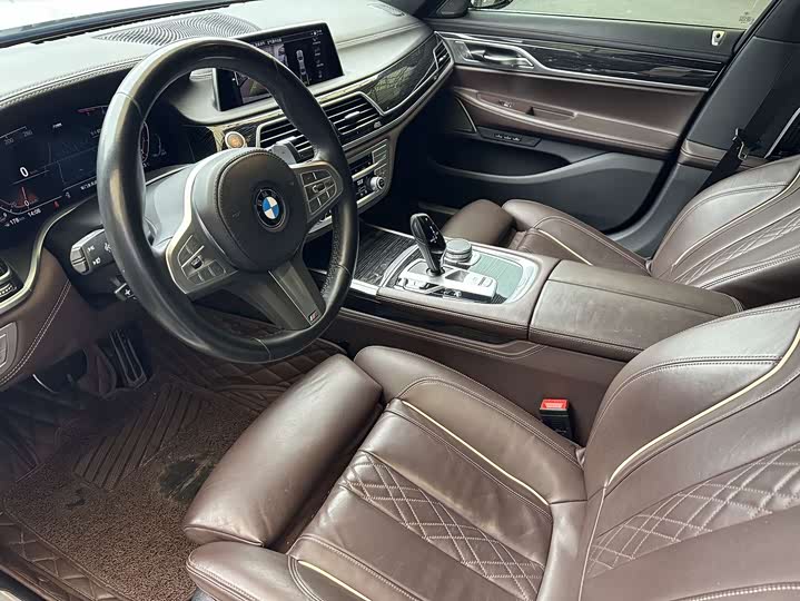 Фото 9 - BMW 7 Series