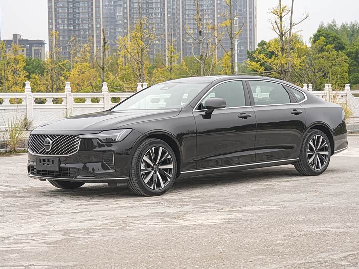 Фото 1 - Volvo S90