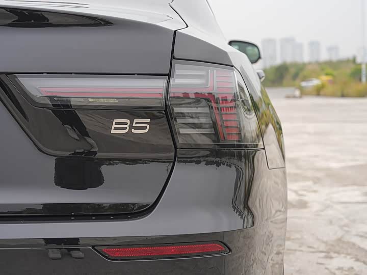 Фото 10 - Volvo S90