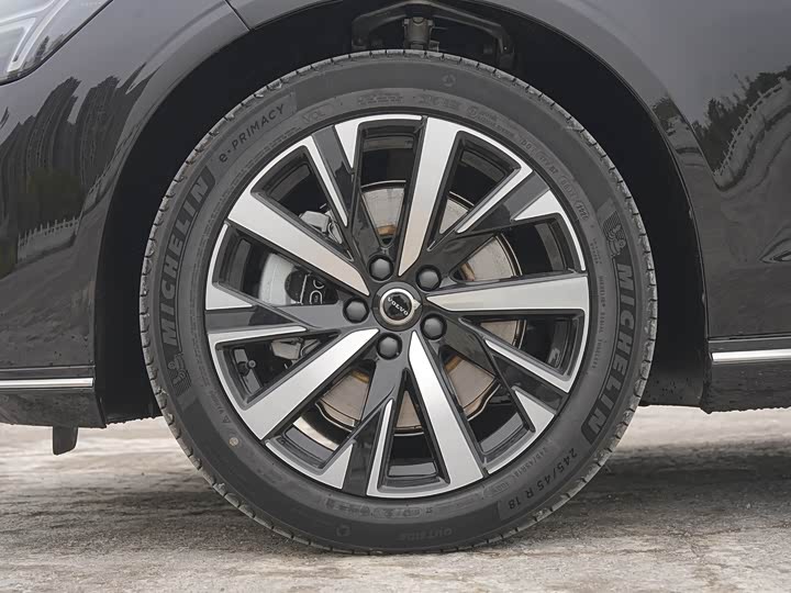 Фото 11 - Volvo S90