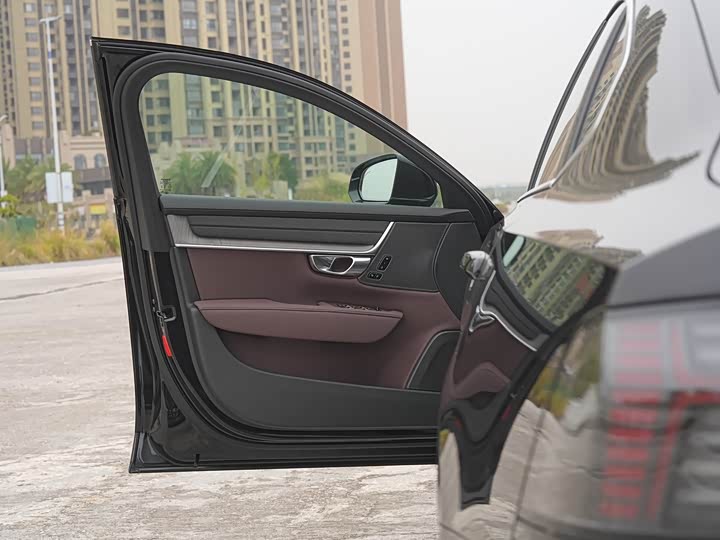 Фото 12 - Volvo S90