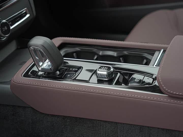 Фото 15 - Volvo S90