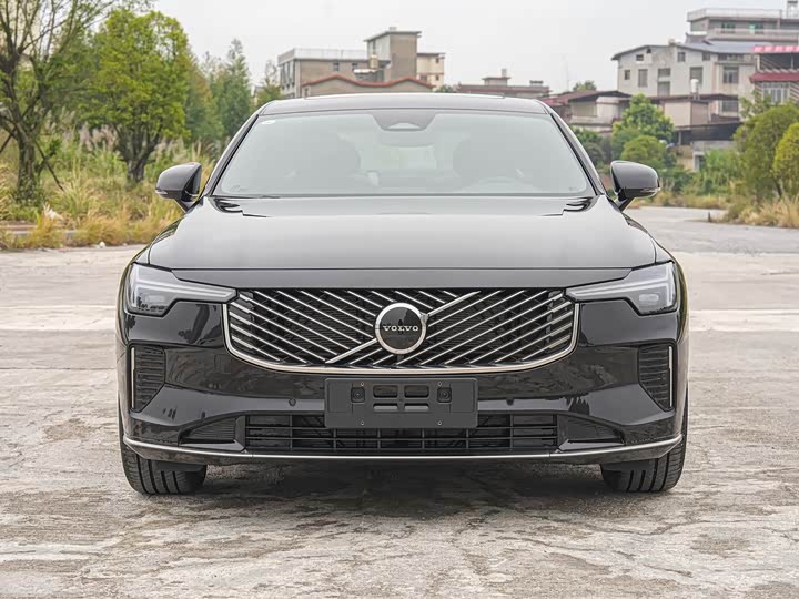 Фото 2 - Volvo S90