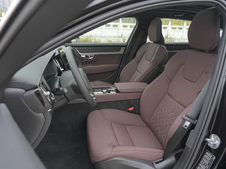 Фото 21 - Volvo S90