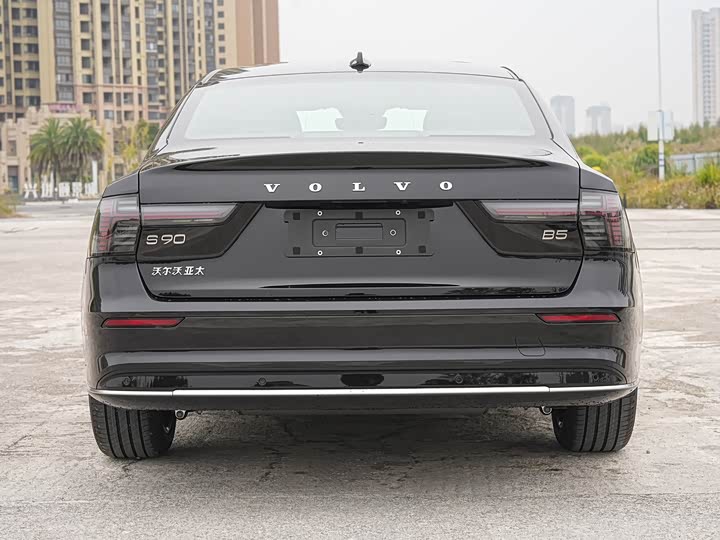 Фото 9 - Volvo S90