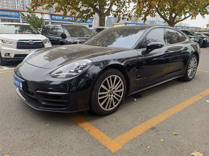 Фото 1 - Porsche Panamera