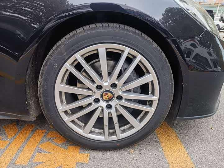 Фото 14 - Porsche Panamera