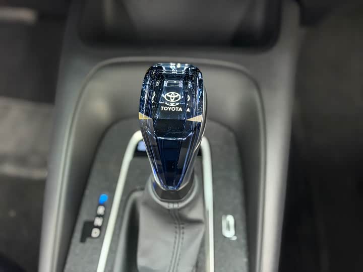 Фото 12 - Toyota Corolla