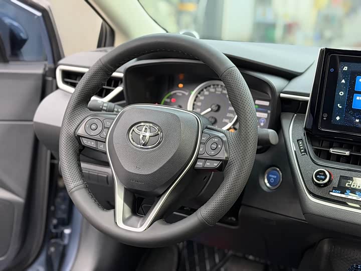 Фото 13 - Toyota Corolla