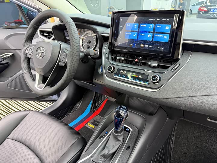 Фото 14 - Toyota Corolla