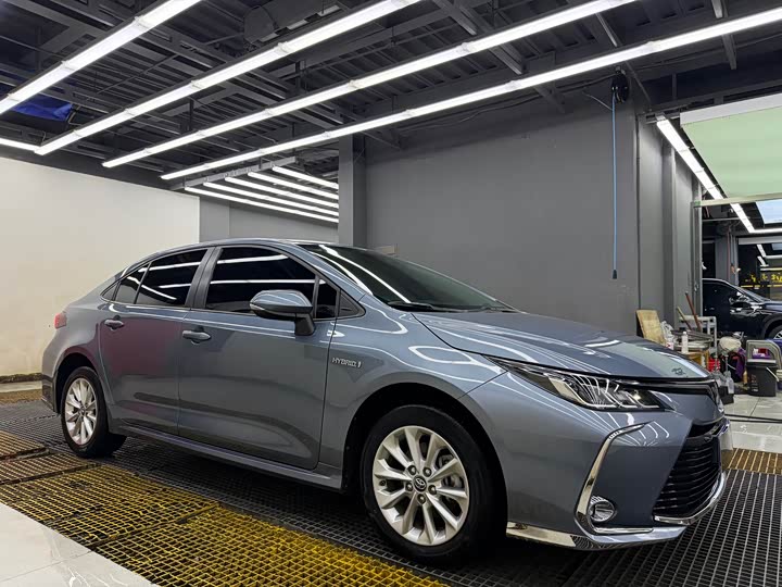 Фото 2 - Toyota Corolla