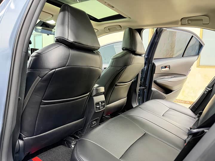 Фото 8 - Toyota Corolla