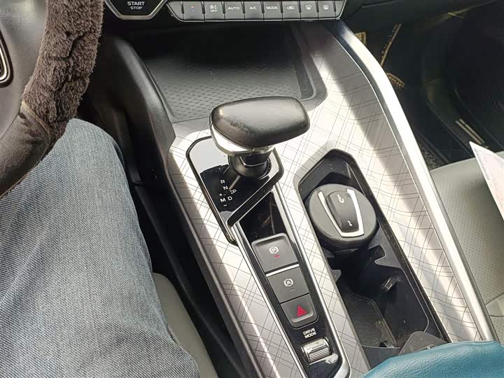 Фото 7 - Geely Preface