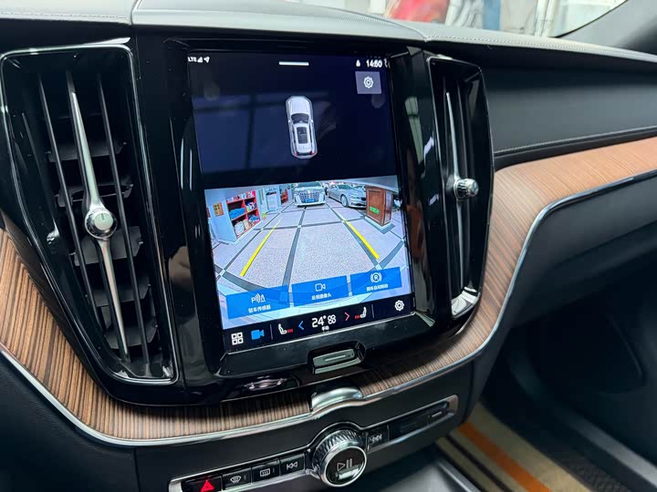 Фото 13 - Volvo XC60