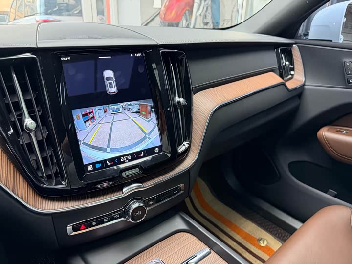 Фото 14 - Volvo XC60