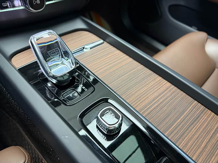 Фото 15 - Volvo XC60