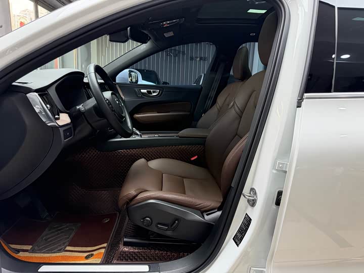 Фото 16 - Volvo XC60