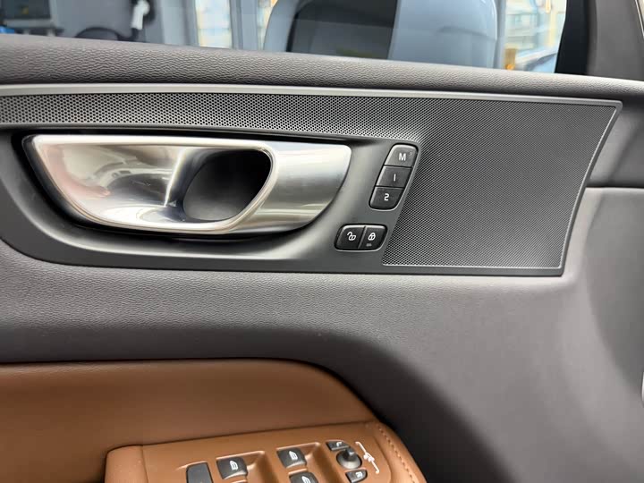 Фото 17 - Volvo XC60