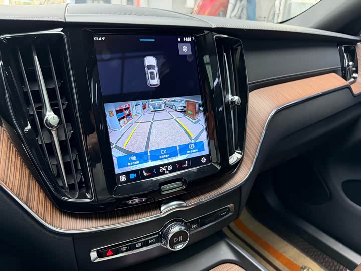 Фото 18 - Volvo XC60