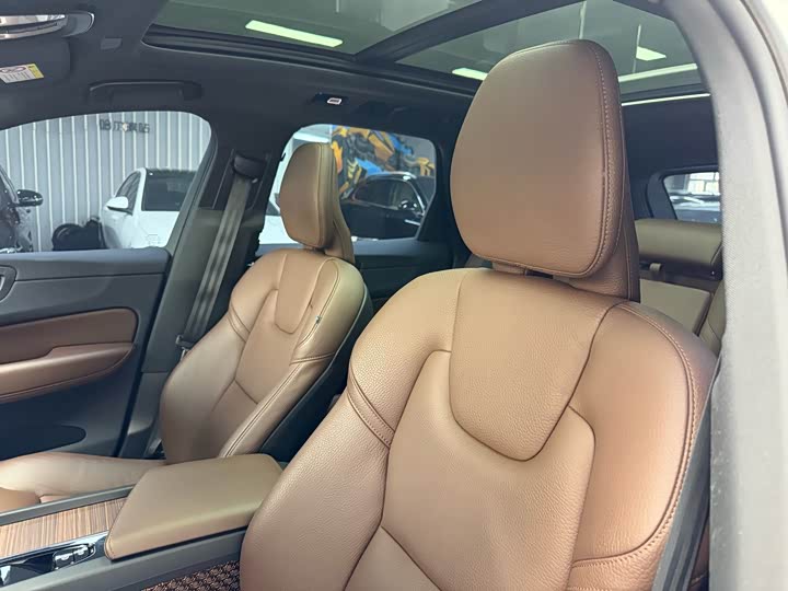 Фото 21 - Volvo XC60