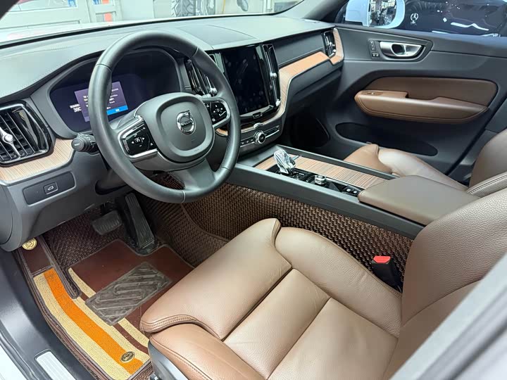 Фото 22 - Volvo XC60